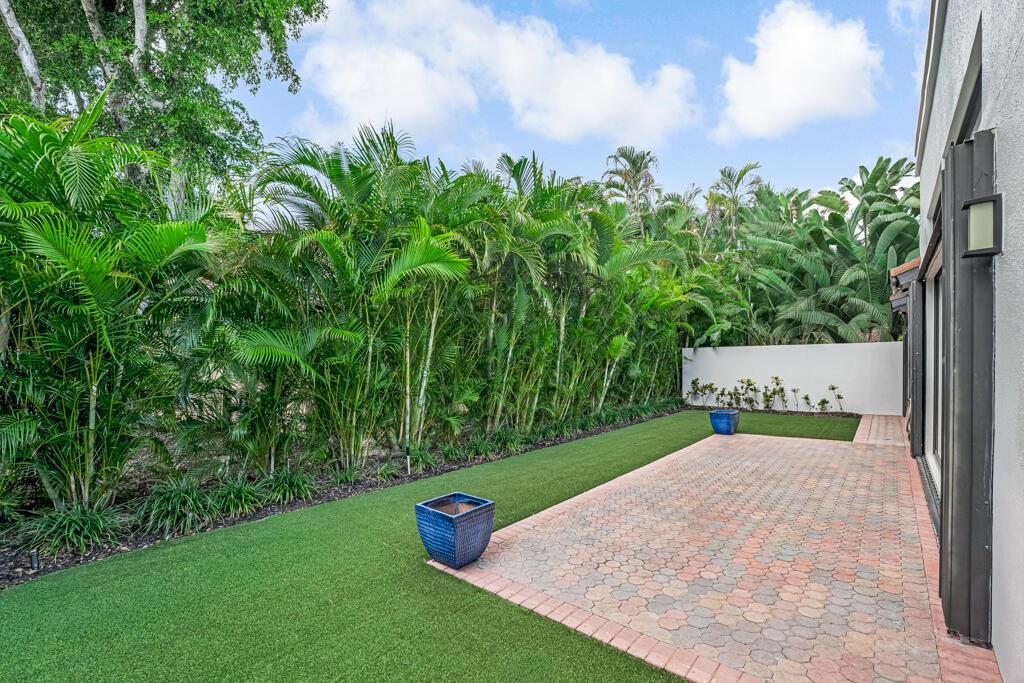 VILLA FLORA AT BOCA POINT - Residential