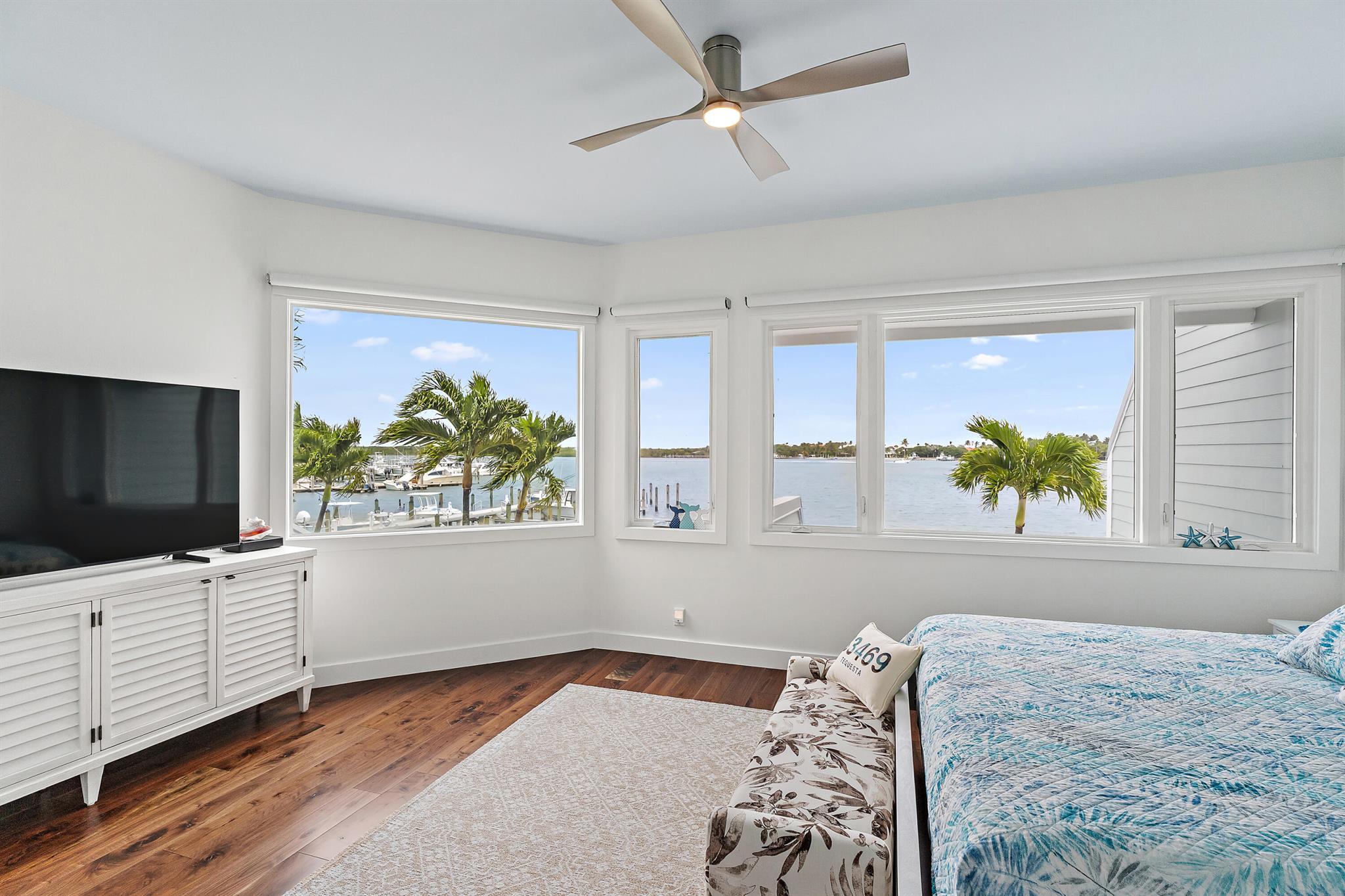 SCRIMSHAW ON THE BAY - Residential