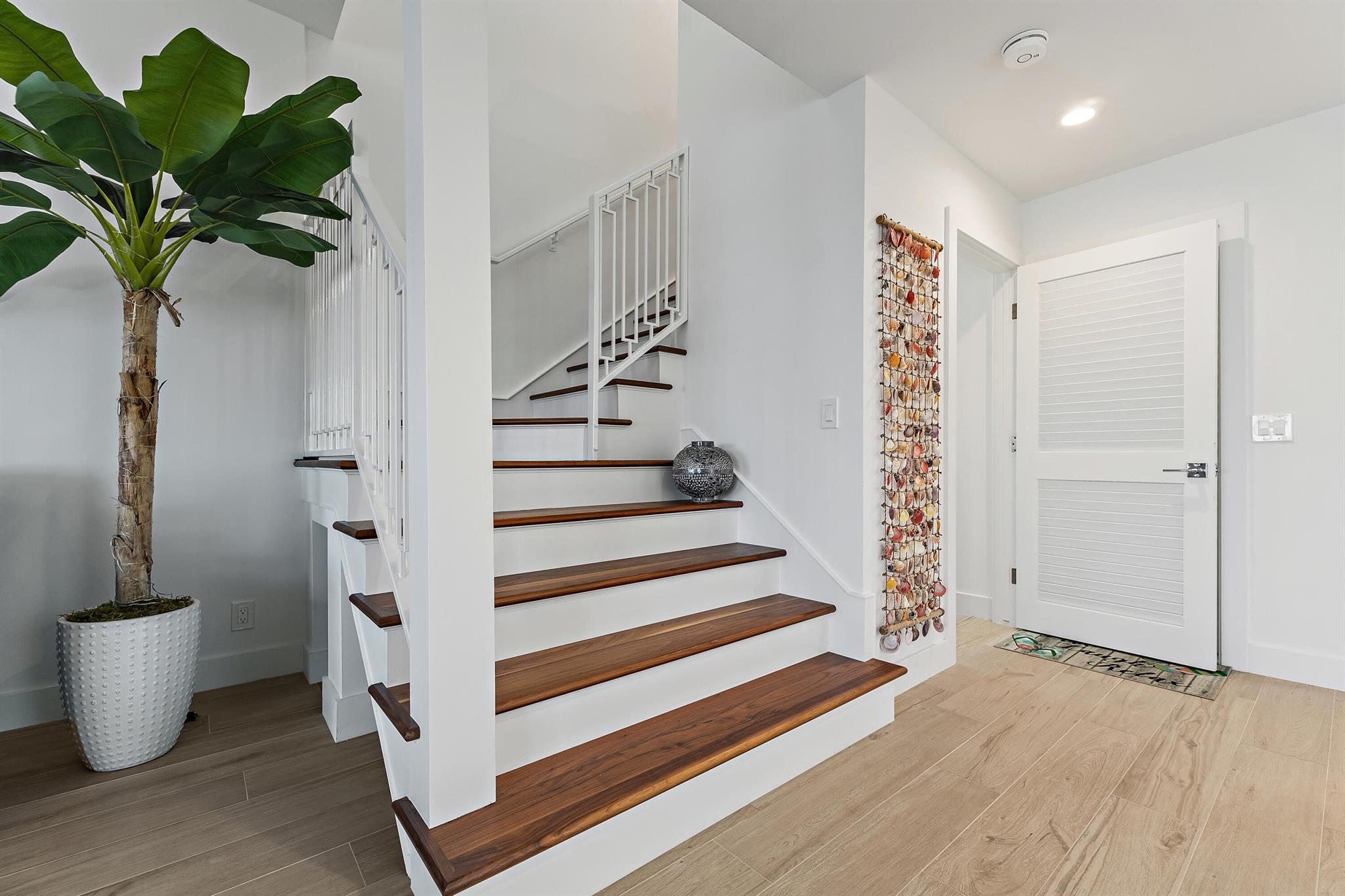 SCRIMSHAW ON THE BAY - Residential