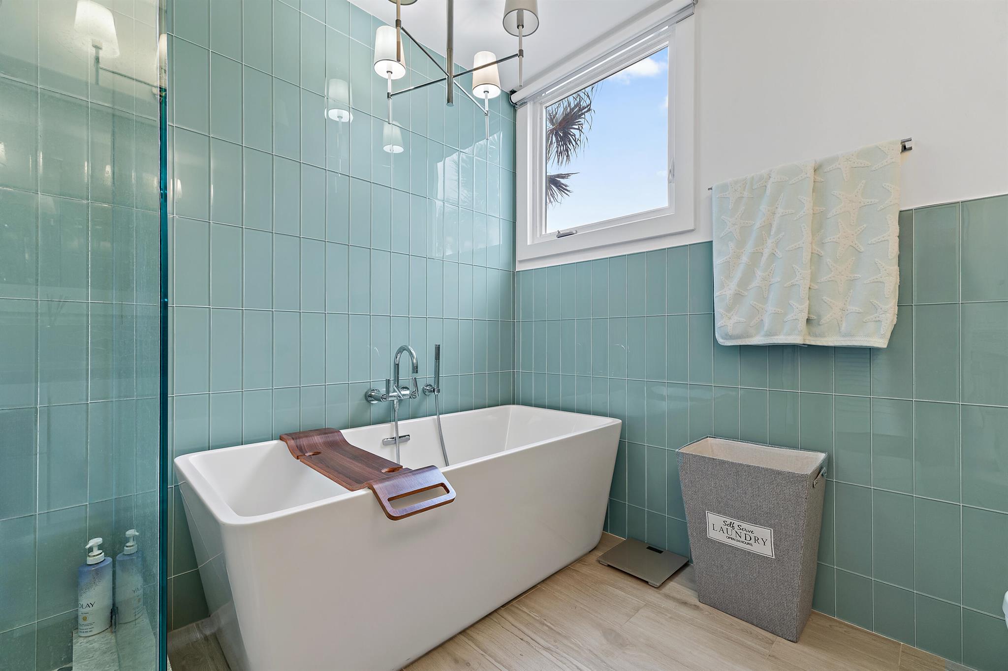 SCRIMSHAW ON THE BAY - Residential