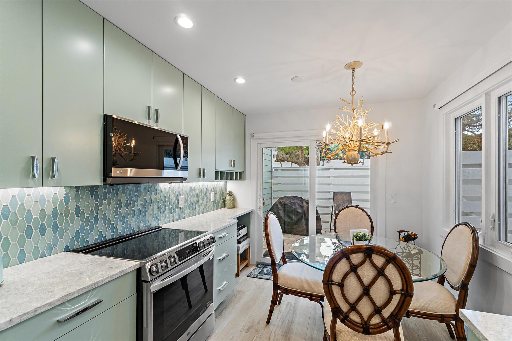 SCRIMSHAW ON THE BAY - Residential