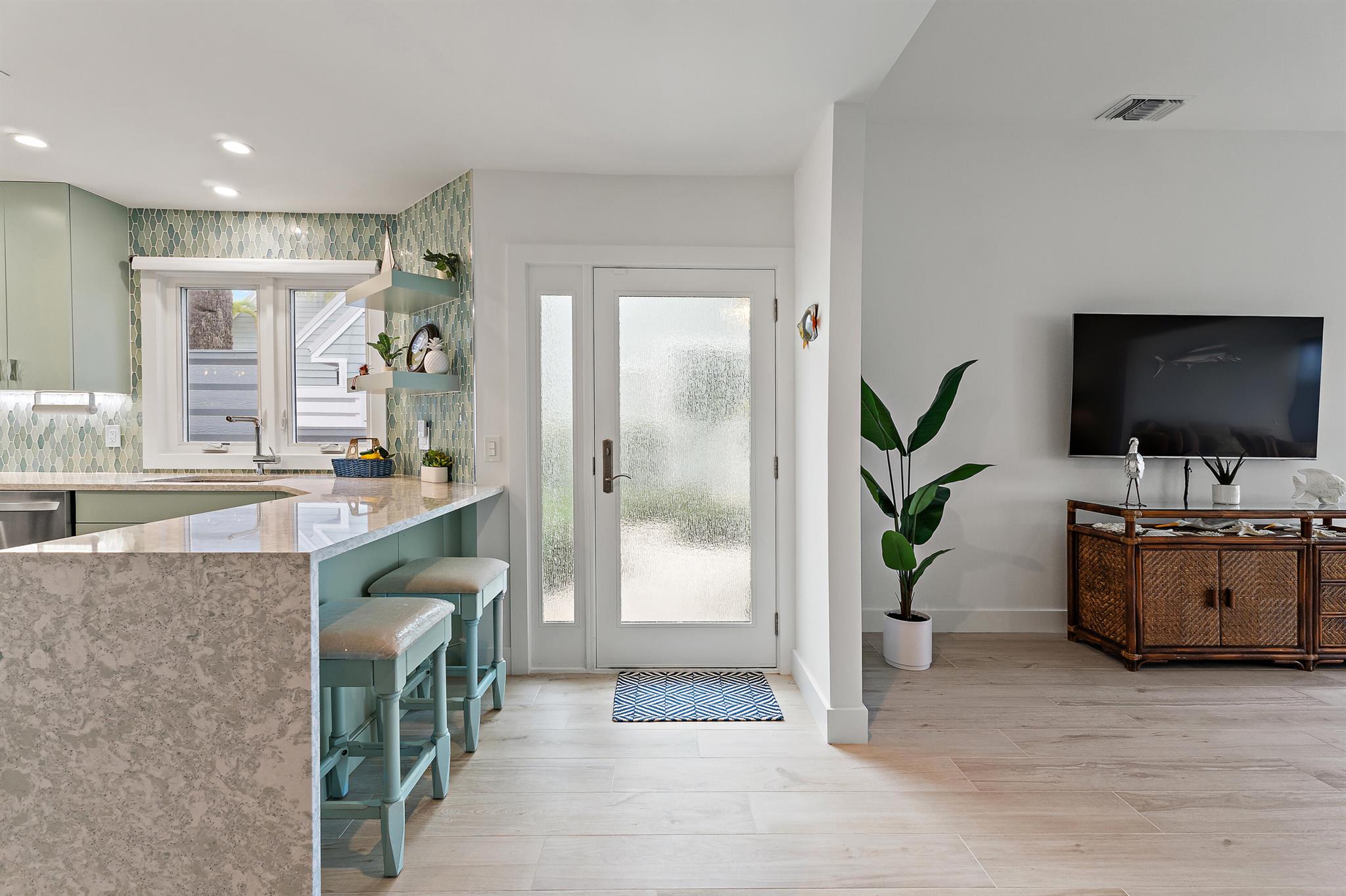 SCRIMSHAW ON THE BAY - Residential