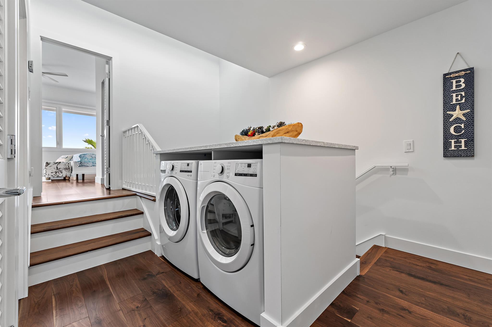 SCRIMSHAW ON THE BAY - Residential