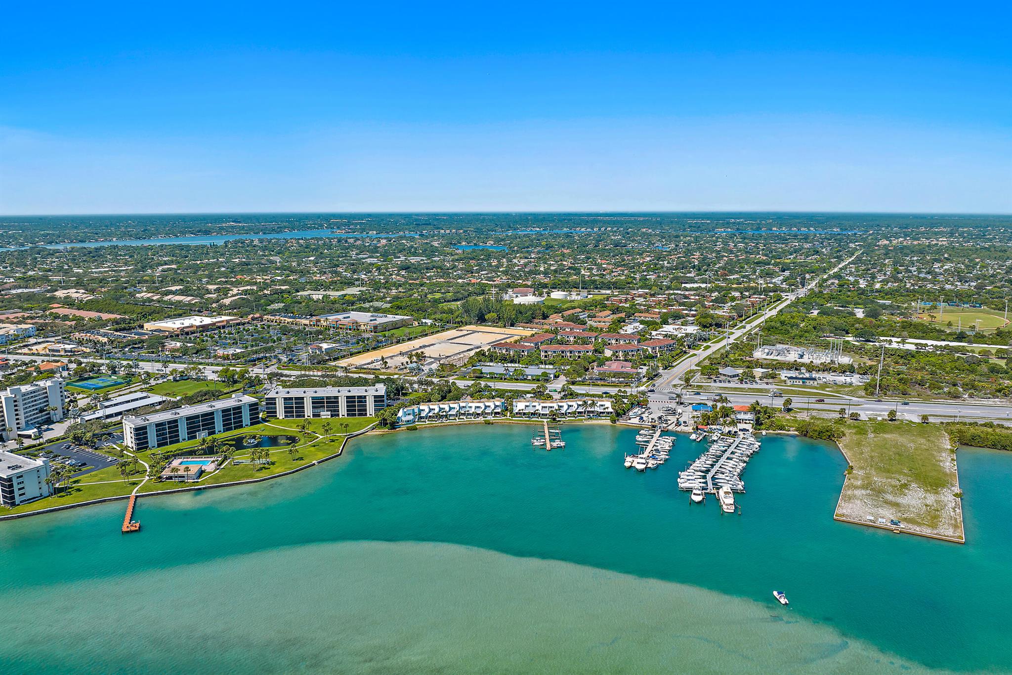 SCRIMSHAW ON THE BAY - Residential