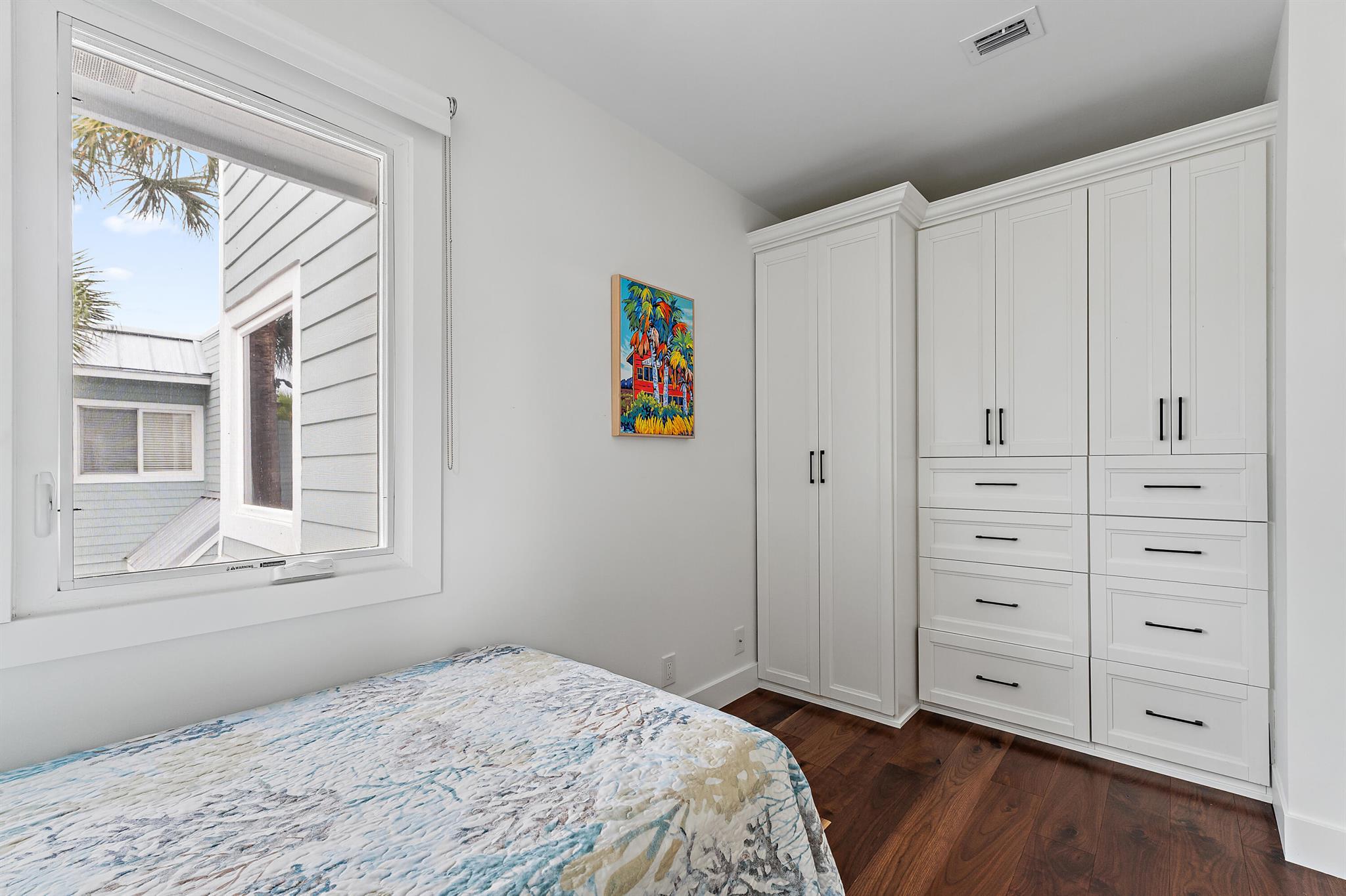 SCRIMSHAW ON THE BAY - Residential