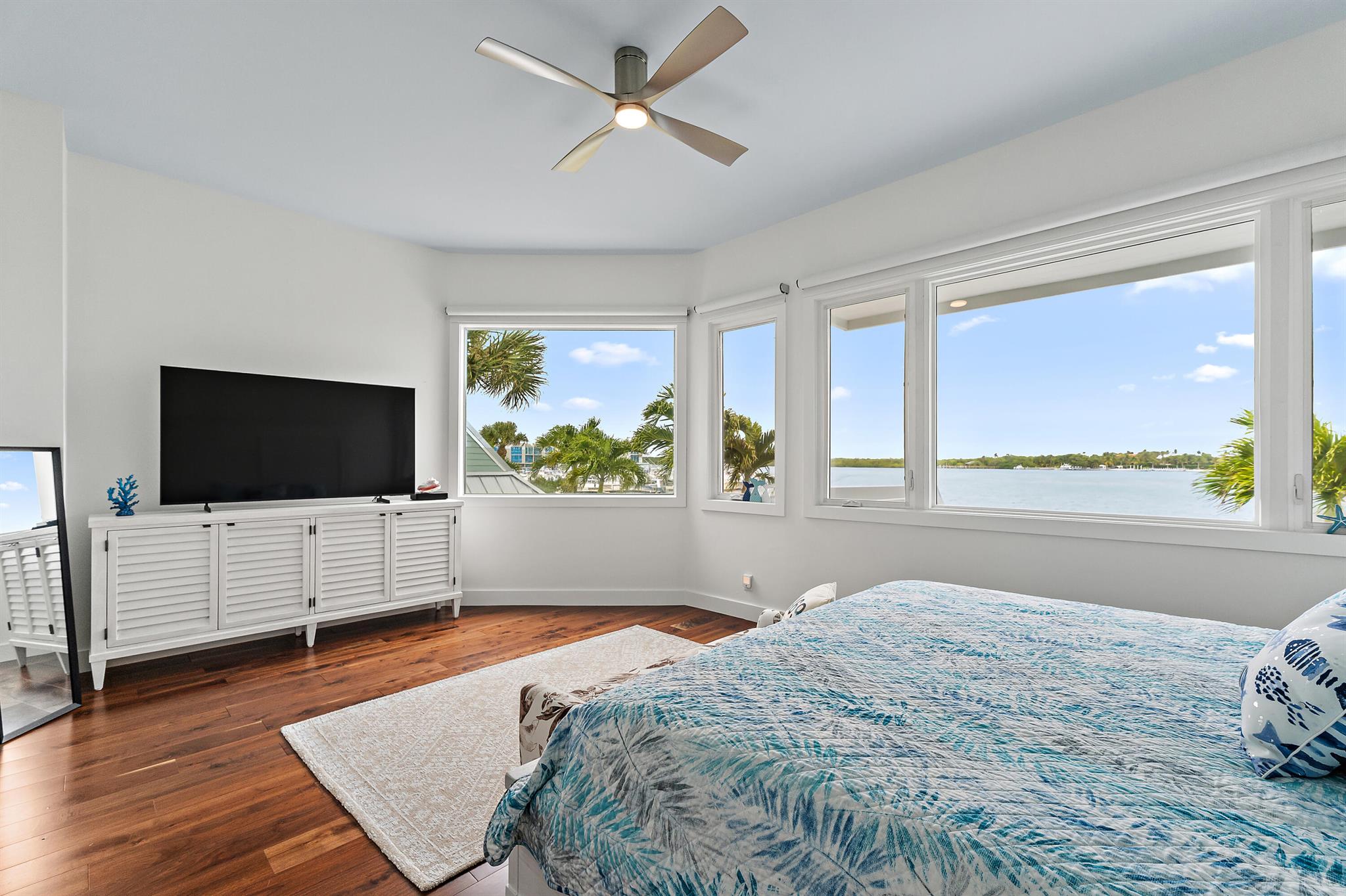 SCRIMSHAW ON THE BAY - Residential