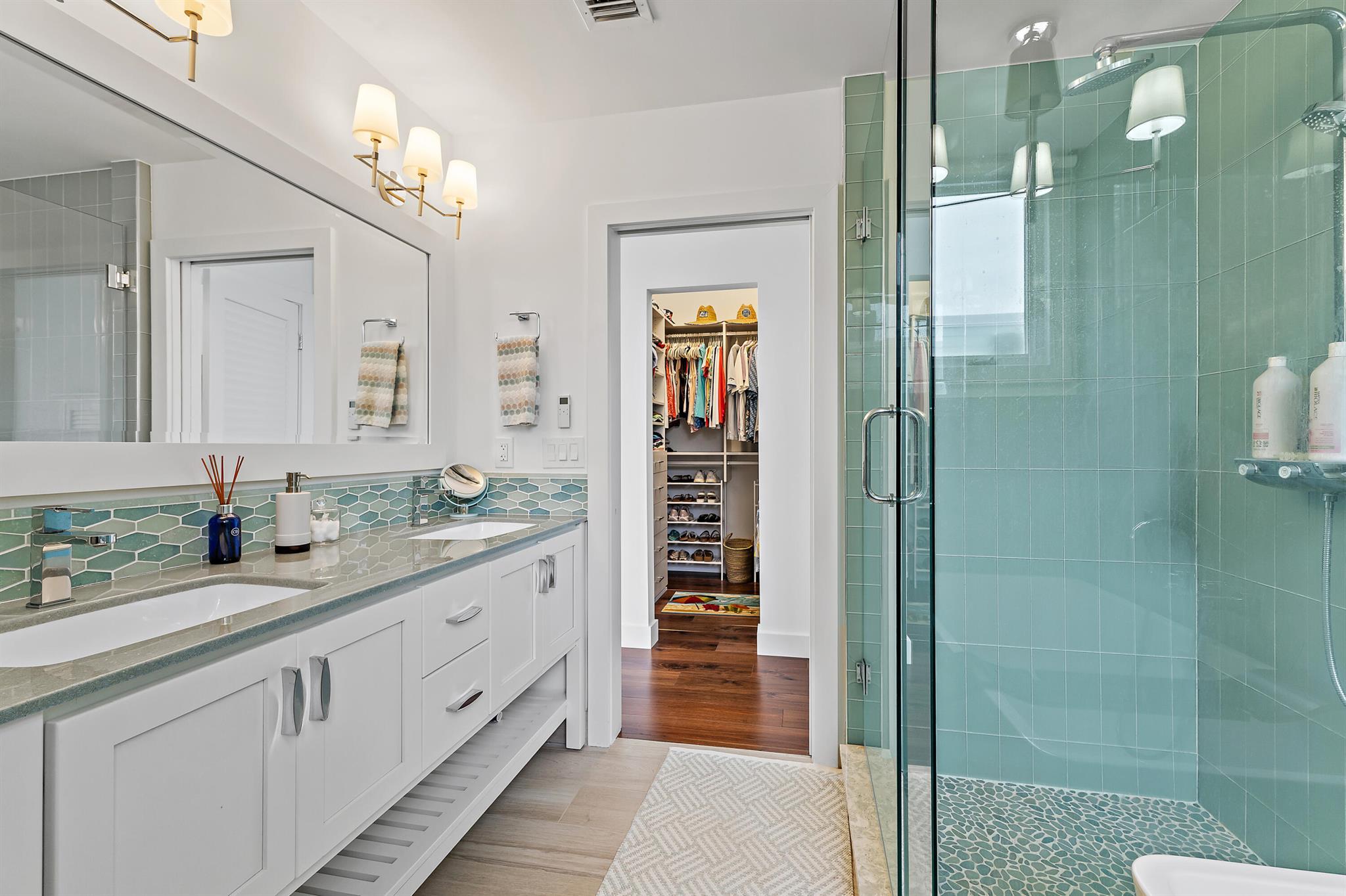 SCRIMSHAW ON THE BAY - Residential