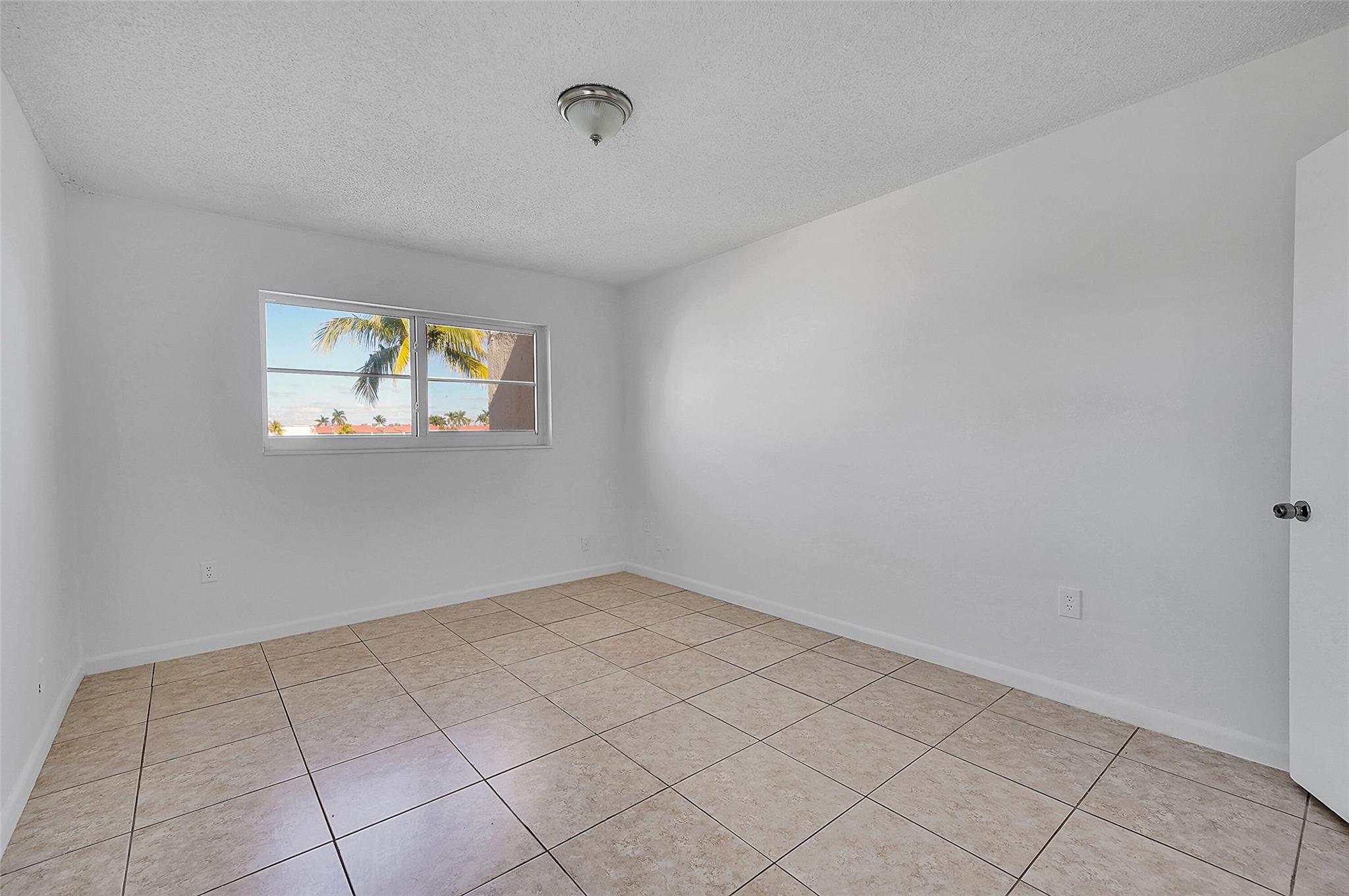 Sunrise Lakes 14 Condo - Residential