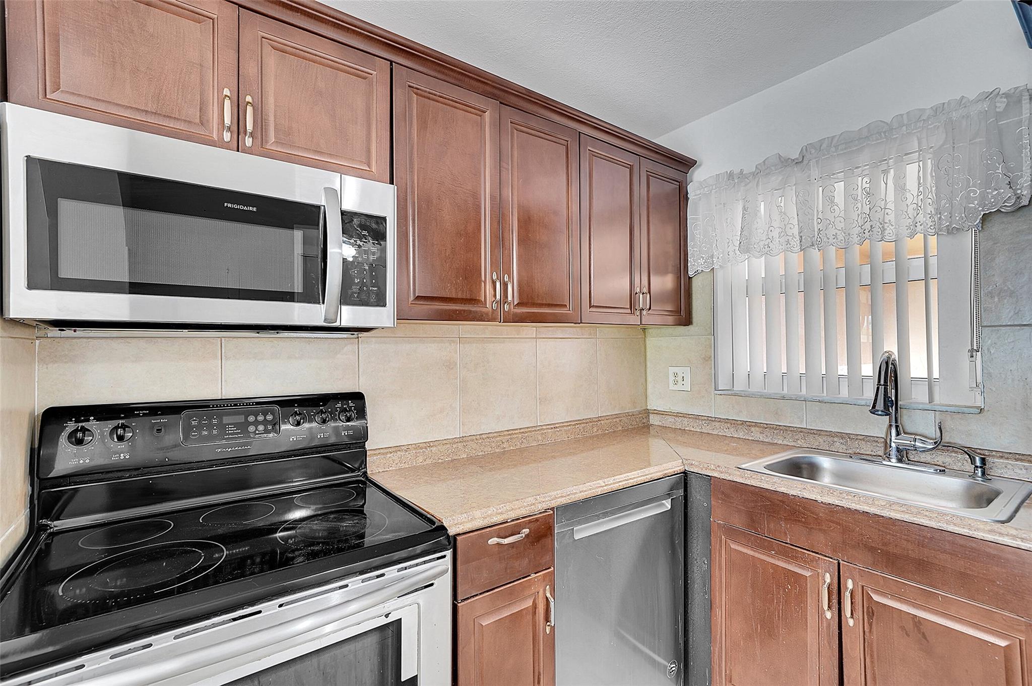 Sunrise Lakes 14 Condo - Residential