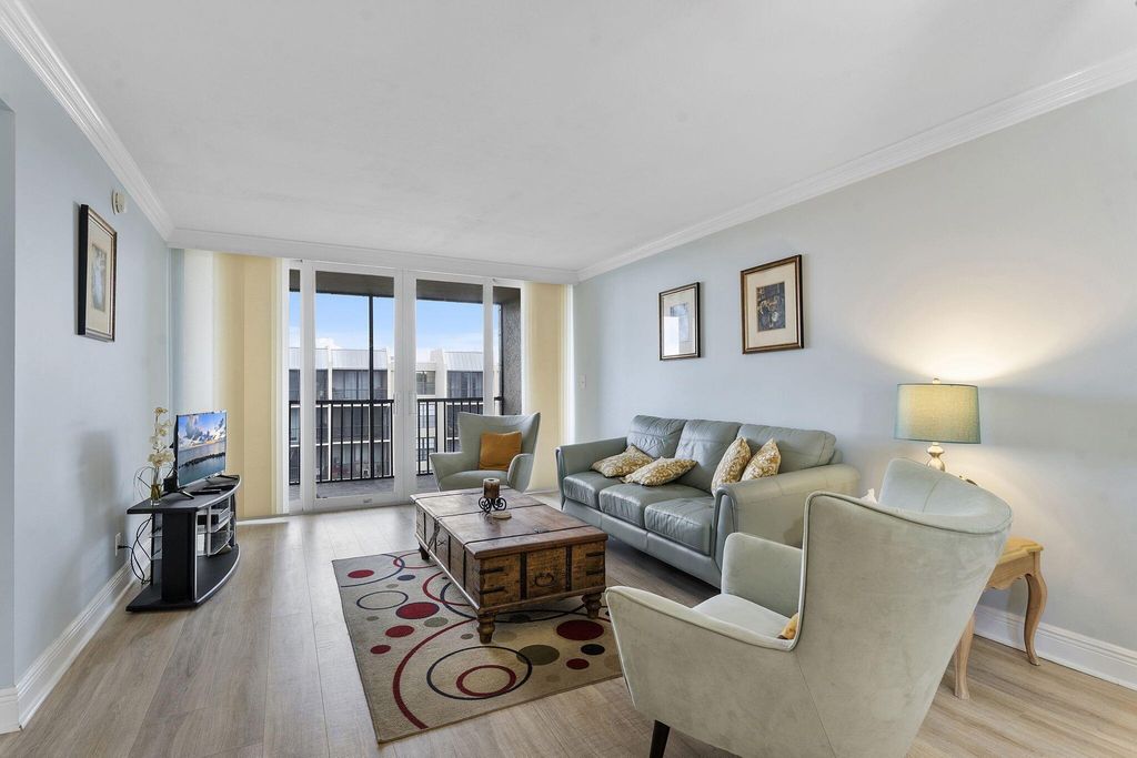 Photo of 8 Royal Palm Way #6040, Boca Raton, FL 33432 (MLS # R11131841)