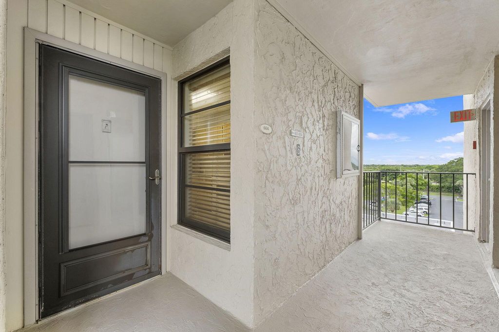 Photo of 8 Royal Palm Way #6040, Boca Raton, FL 33432 (MLS # R11131841)