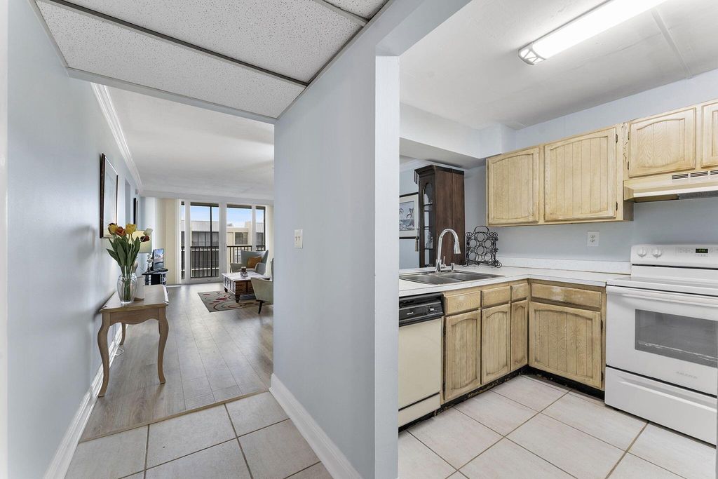 Photo of 8 Royal Palm Way #6040, Boca Raton, FL 33432 (MLS # R11131841)