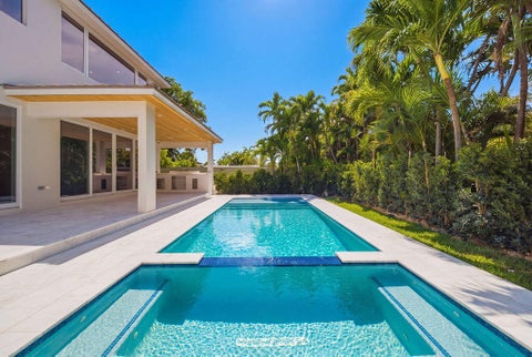 Tiny photo for 2611 Clematis Place, Fort Lauderdale, FL 33301 (MLS # B26043868)