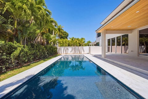 Tiny photo for 2611 Clematis Place, Fort Lauderdale, FL 33301 (MLS # B26043868)