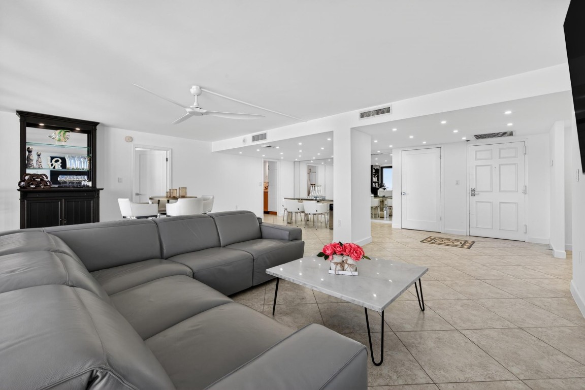 4200 N Ocean Drive 1- 1101