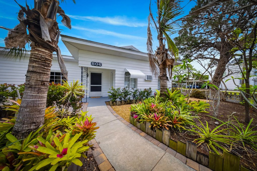 Photo of 806 S 7th Street, Fort Pierce, FL 34950 (MLS # B26024390)