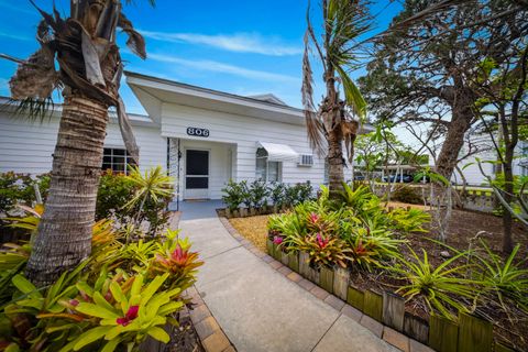 Photo of 806 S 7th Street, Fort Pierce, FL 34950 (MLS # B26024390)