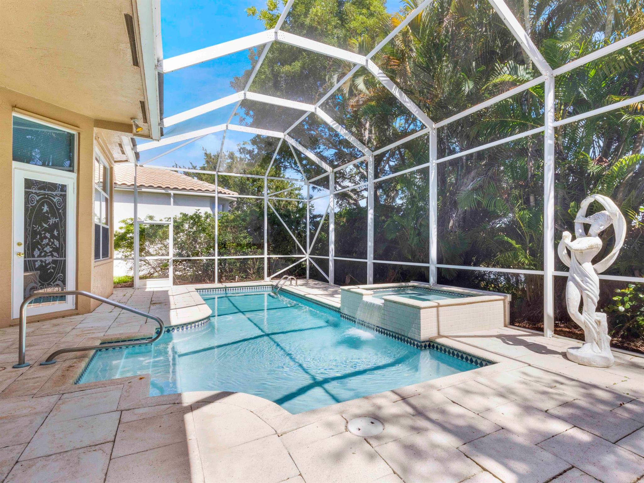 EXTRAORDINARY WATERFRONT HOME WITH GRAND ENTRANCE AND GORGEOUS LAKE VIEW WITH SPA /POOL IN ONE OF WELLINGTON'S TOP COMMUNITIES. THIS ELEGANT WATERFRONT HOME HAS VIEWS FROM EVERY ROOM. THE LIVING ROOM LOOKS OUT ON A BEAUTIFUL POOL WITH SPA WATERFALL. THE FLOOR IS JERUSALEM STONE IN LIVING ROOM, FAMILY ROOM, KITCHEN AND DINING ROOM (WITH TRAY CEILINGS). THE MASTER BATH HAS BEAUTIFUL STONE AND MARBLE. ''KITCHEN HAS 42'''' UPGRADED CABINETS AND GRANITE COUNTERS WITH FULL'' BACKSPLASH AND UNDER COUNTER LIGHTING. THE POOL HAS A SCREEN ENCLOSURE. THIS IS A TOP OF THE LINE HOUSE IN ONE THE BEST GATED COMMUNITIES WITH ALL THE AMENITIES OF A COUNTRY CLUB AT NO EXTRA COST.