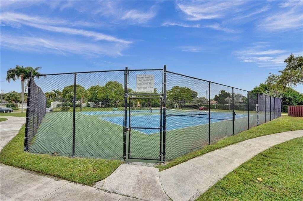 207 LAKE POINTE Drive 102
