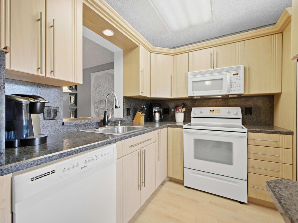 Photo of 7145 Huntington Lane #205, Delray Beach, FL 33446 (MLS # B26077358)
