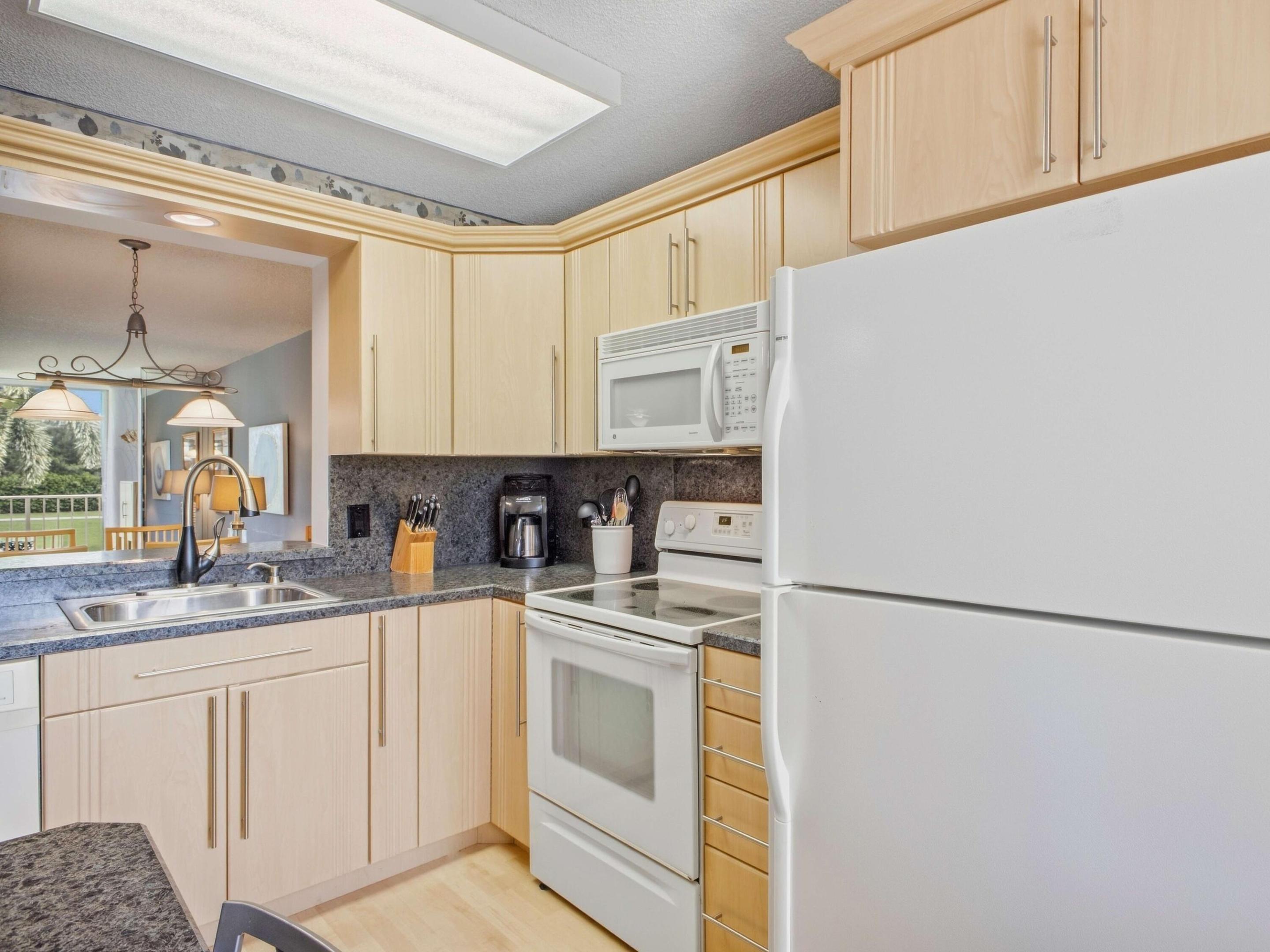 7145 Huntington Lane 205