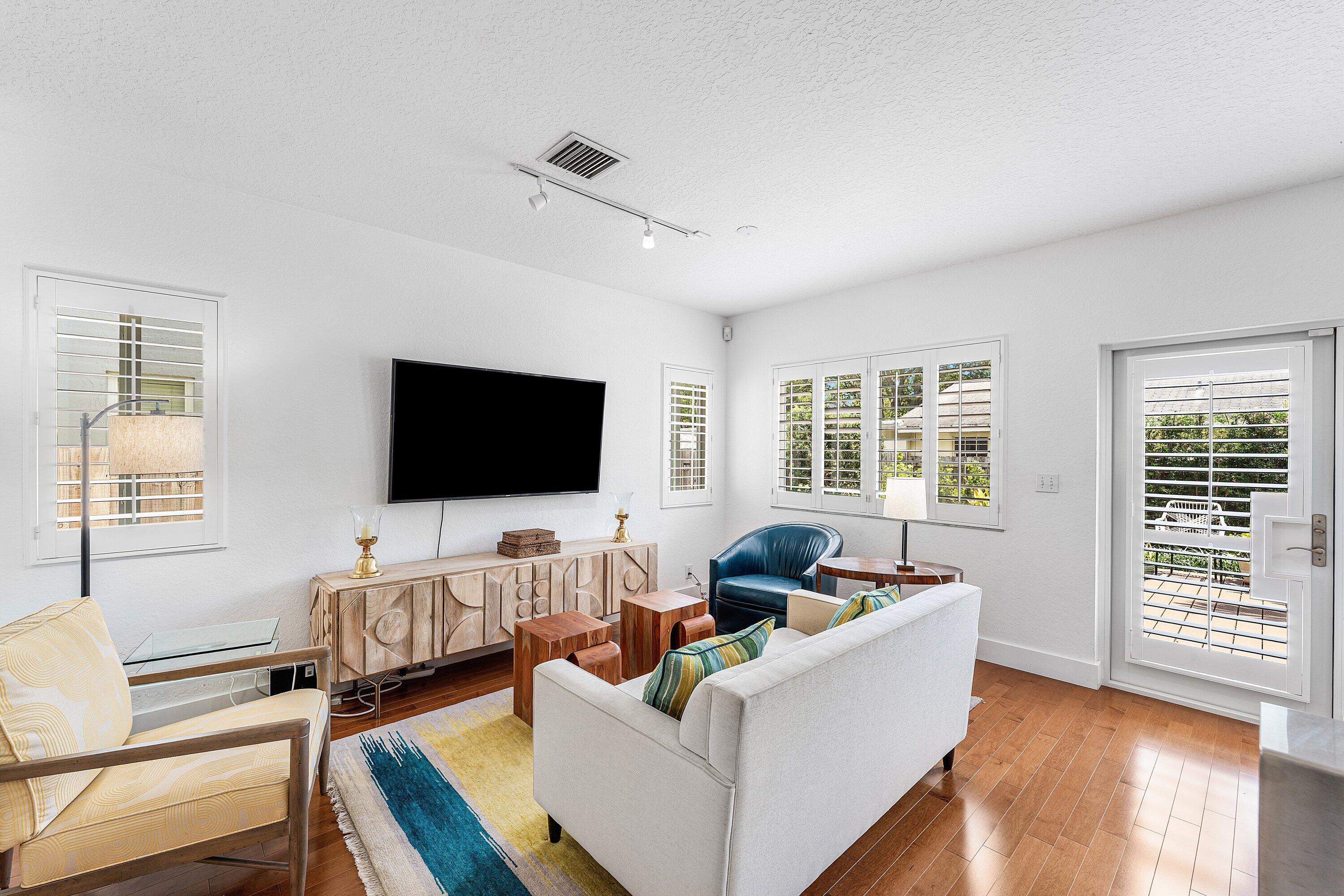 808 SW 7th Avenue