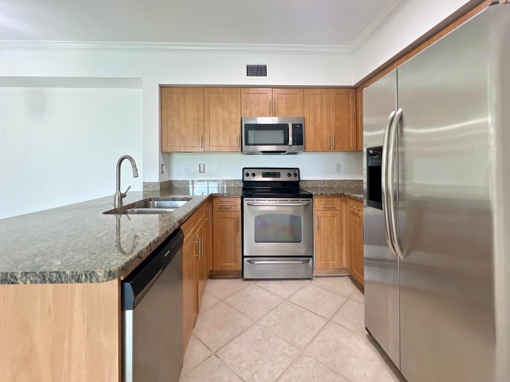 Photo of 6400 EMERALD DUNES Drive #104, West Palm Beach, FL 33411 (MLS # B26077068)