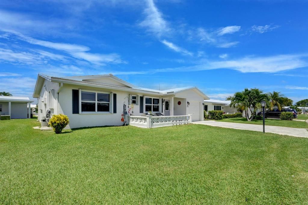 Photo of 605 SW 20th Street, Boynton Beach, FL 33426 (MLS # R10828006)