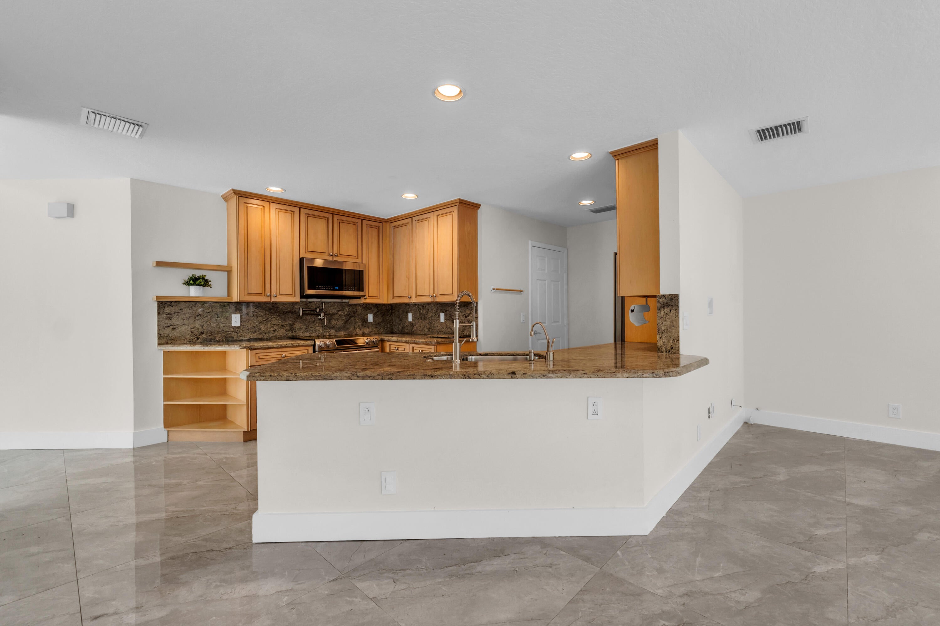 23330 Torre Circle, Boca Raton, FL, 33433/$850,000 4 23330 Torre Circle