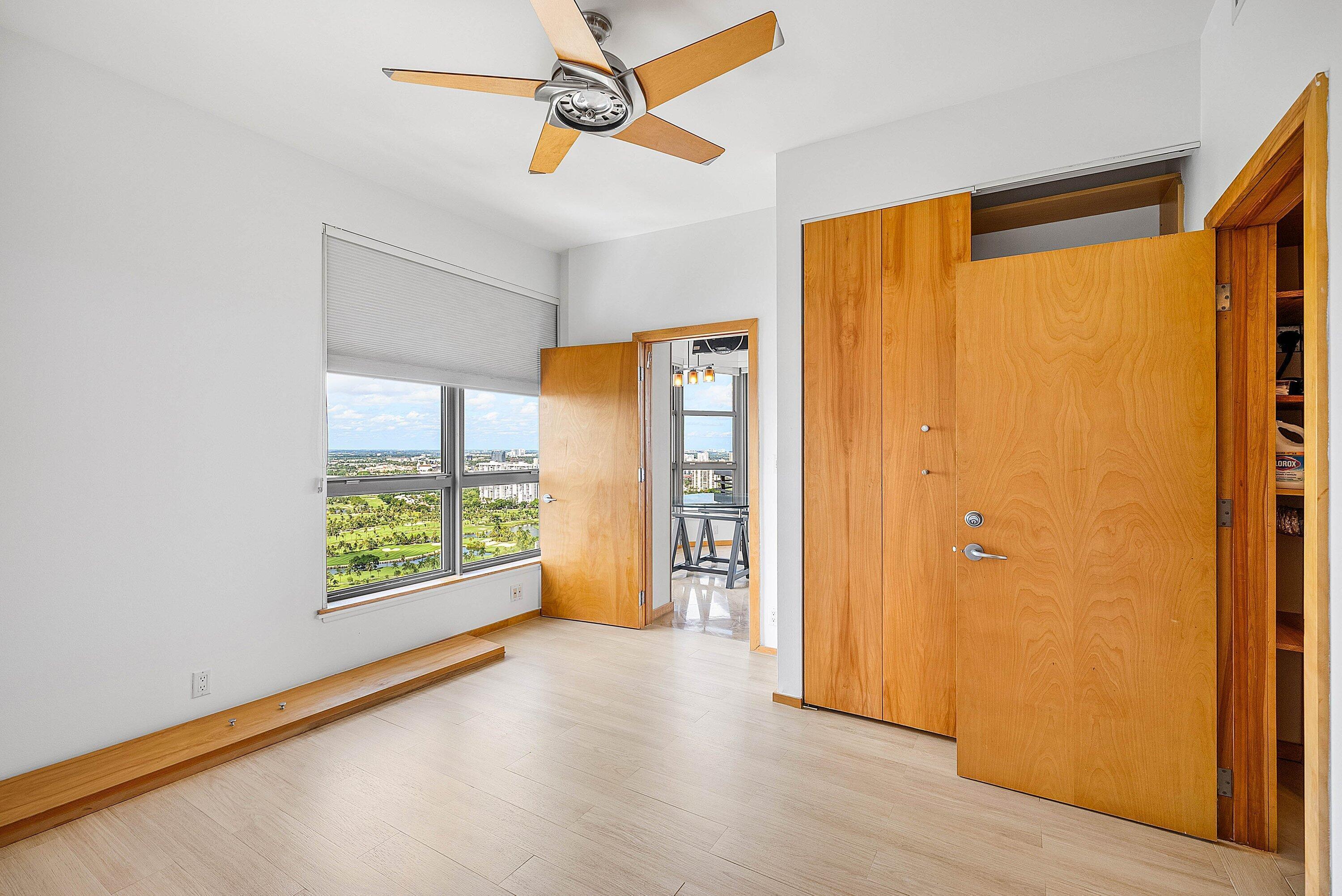 MYSTIC POINTE TOWER 400 CONDO - Residential