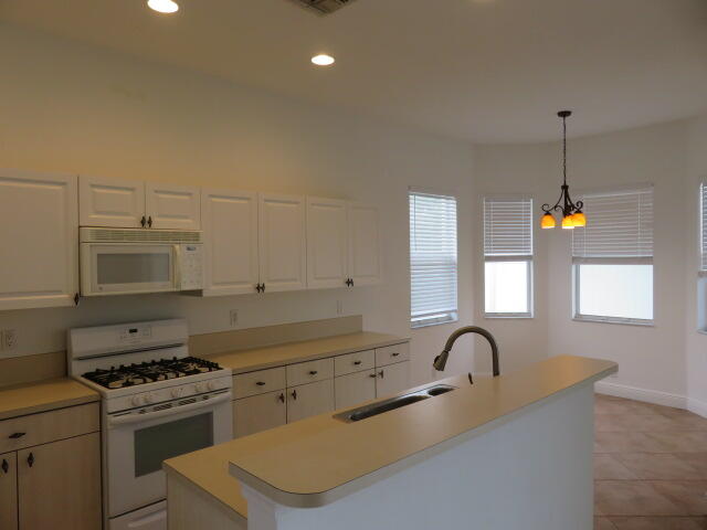 MAGNOLIA LAKES AT ST LUCIE WEST PHASE 2 - Residential Lease
