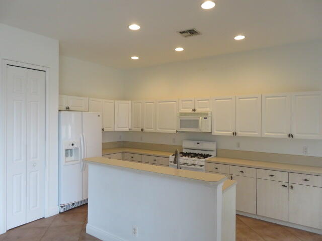 MAGNOLIA LAKES AT ST LUCIE WEST PHASE 2 - Residential Lease