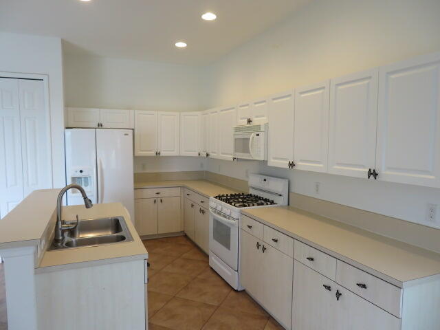 MAGNOLIA LAKES AT ST LUCIE WEST PHASE 2 - Residential Lease