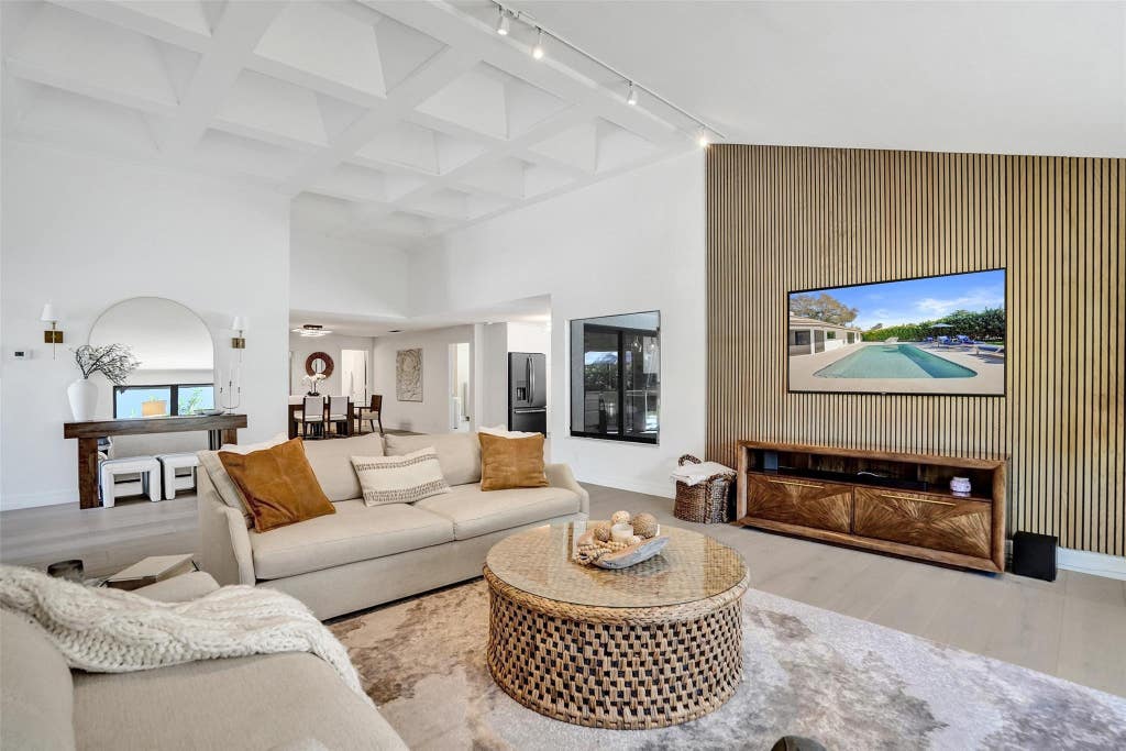 Photo of 614 Lakewoode Circle W, Delray Beach, FL 33445 (MLS # B26057734)