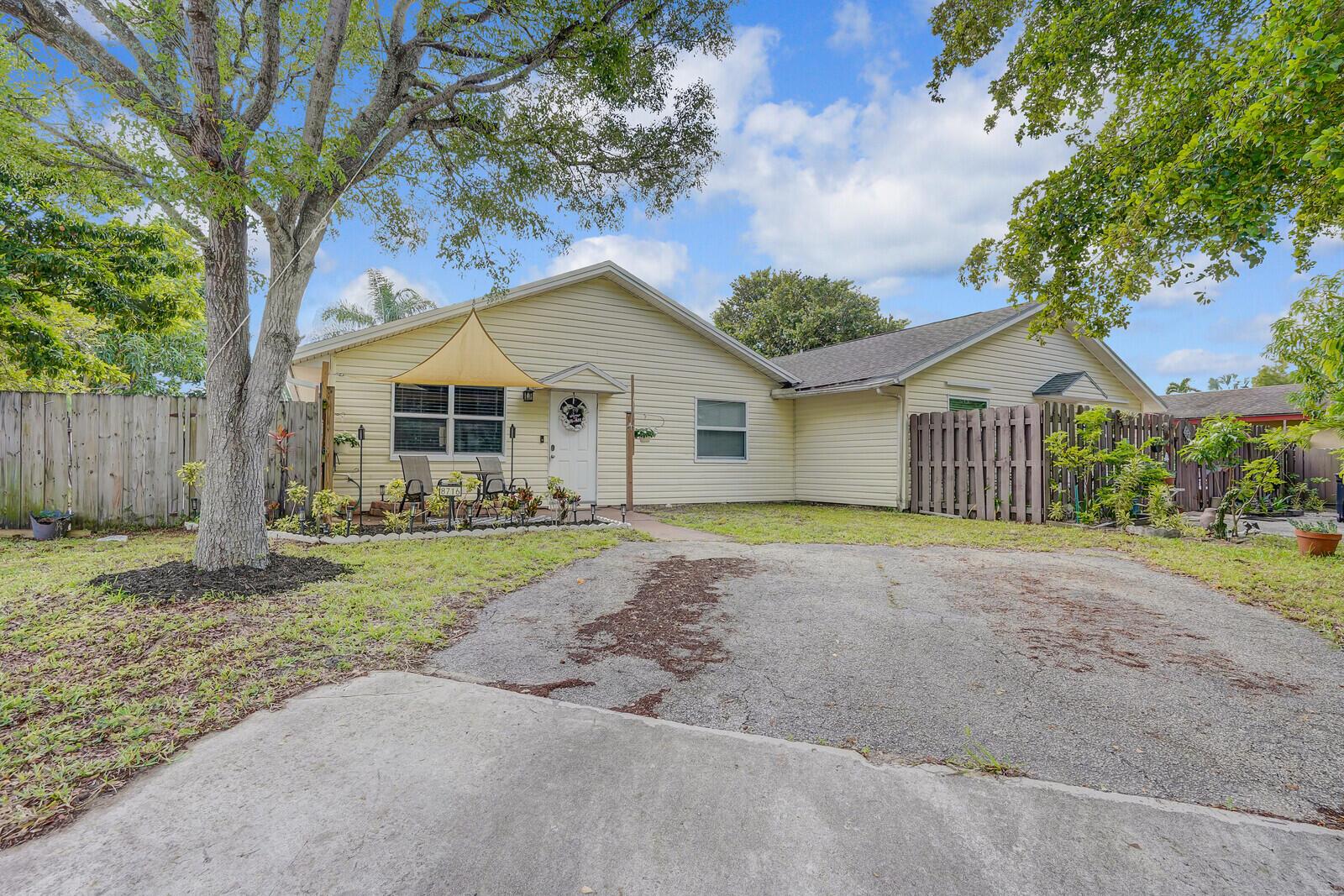 8716 Crater Terrace, West Palm Beach, FL, 33403/$339,000 1 8716 Crater Terrace