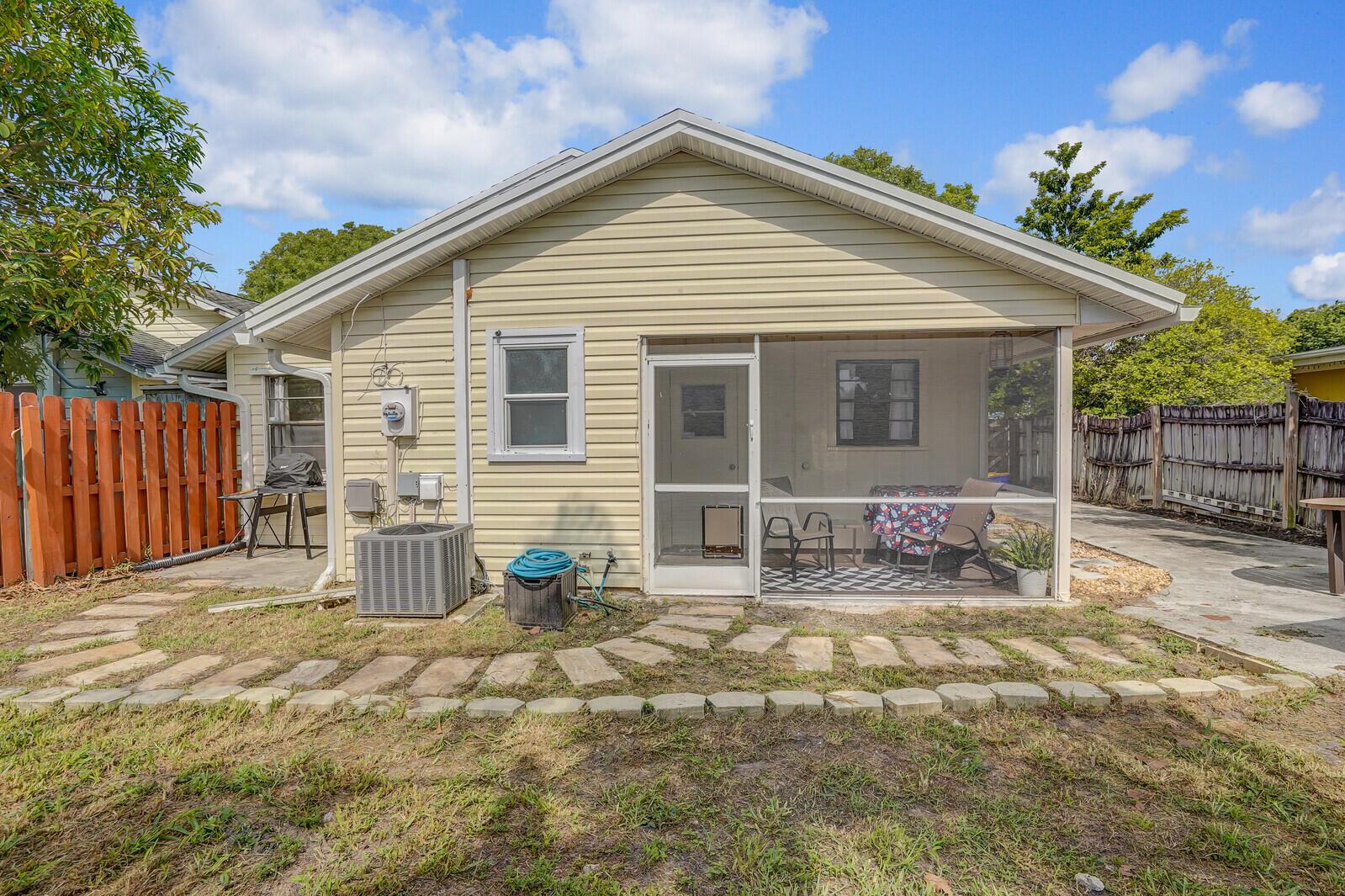 8716 Crater Terrace, West Palm Beach, FL, 33403/$339,000 4 8716 Crater Terrace