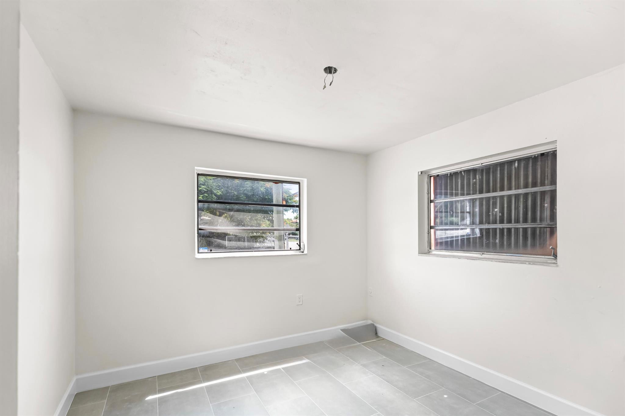 AMD PLAT VENICE HEIGHTS - Residential Lease