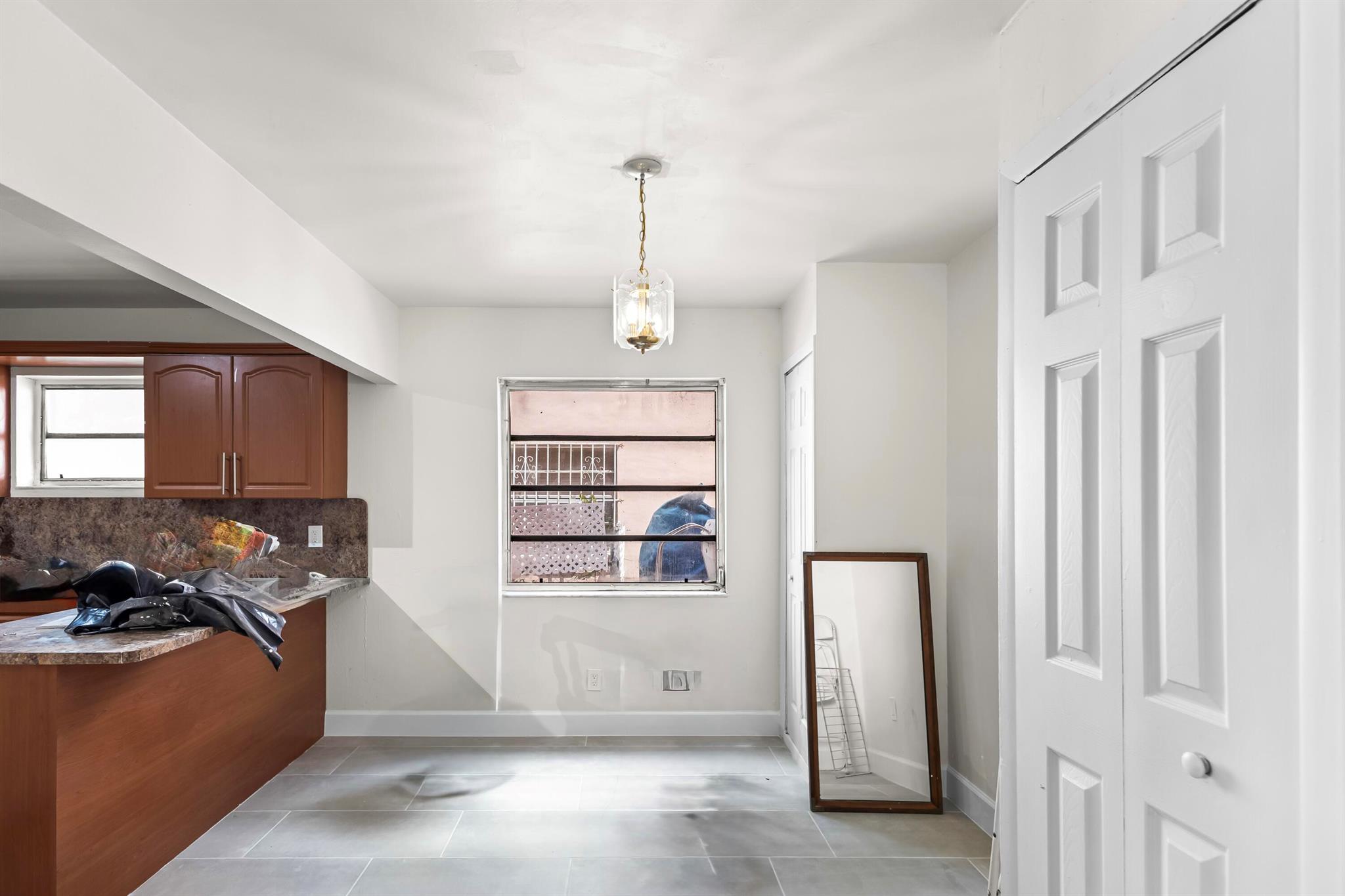 AMD PLAT VENICE HEIGHTS - Residential Lease