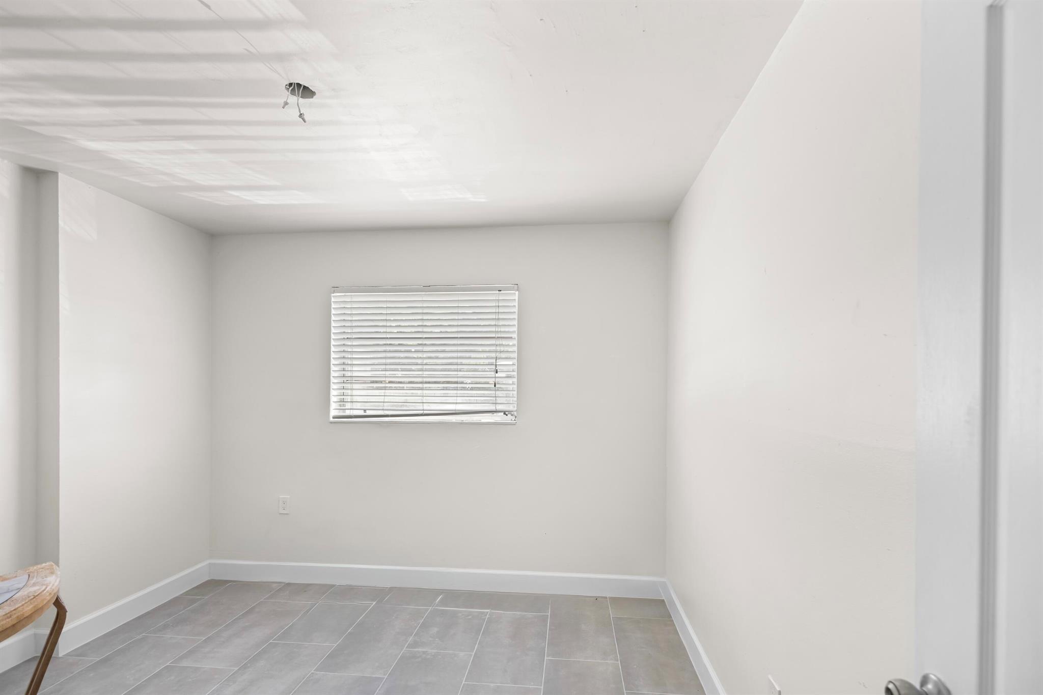 AMD PLAT VENICE HEIGHTS - Residential Lease