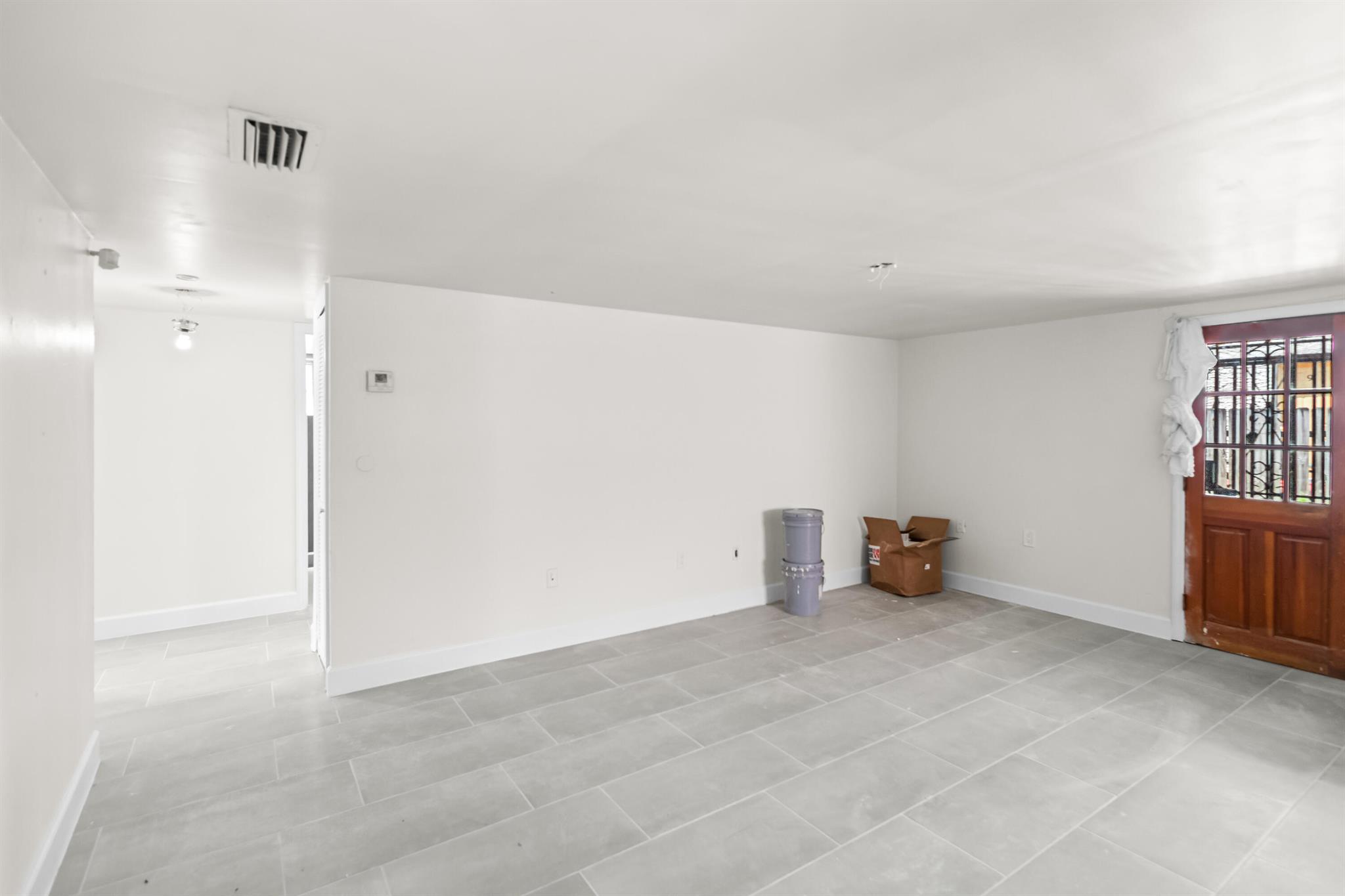 AMD PLAT VENICE HEIGHTS - Residential Lease