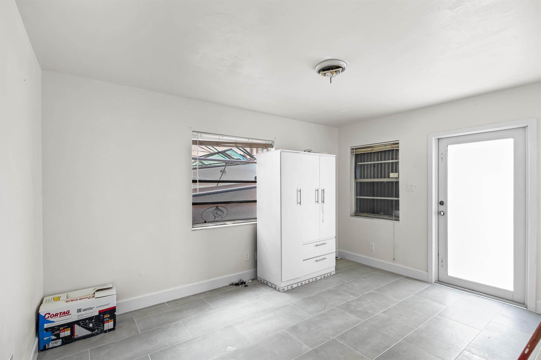 AMD PLAT VENICE HEIGHTS - Residential Lease