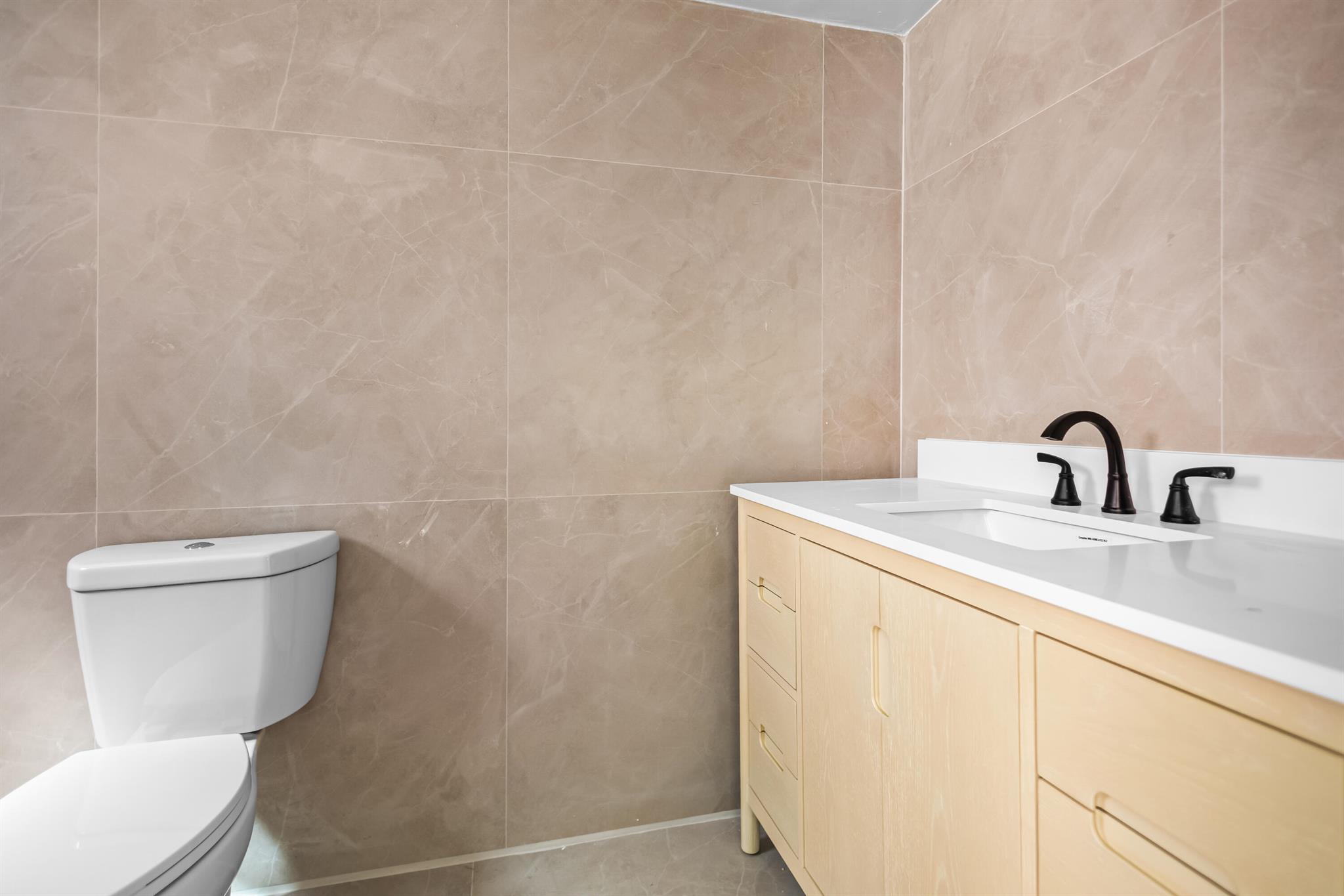 AMD PLAT VENICE HEIGHTS - Residential Lease