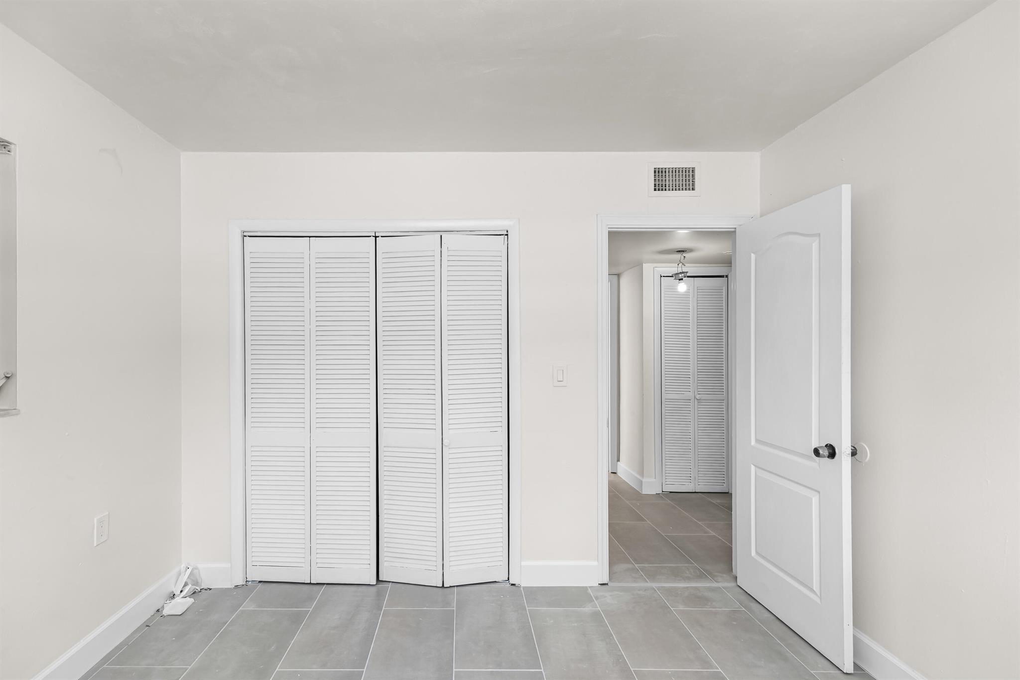 AMD PLAT VENICE HEIGHTS - Residential Lease