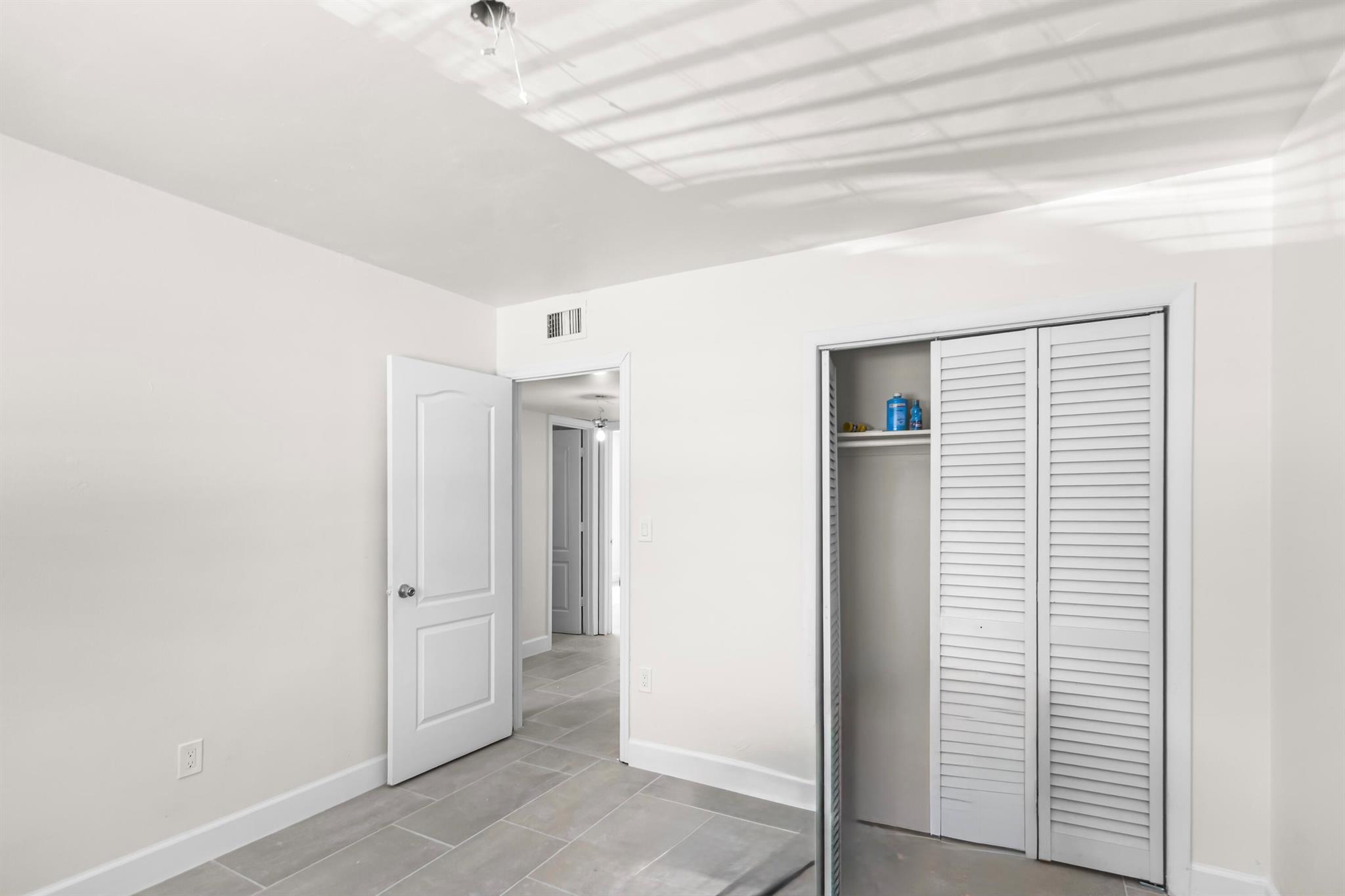 AMD PLAT VENICE HEIGHTS - Residential Lease