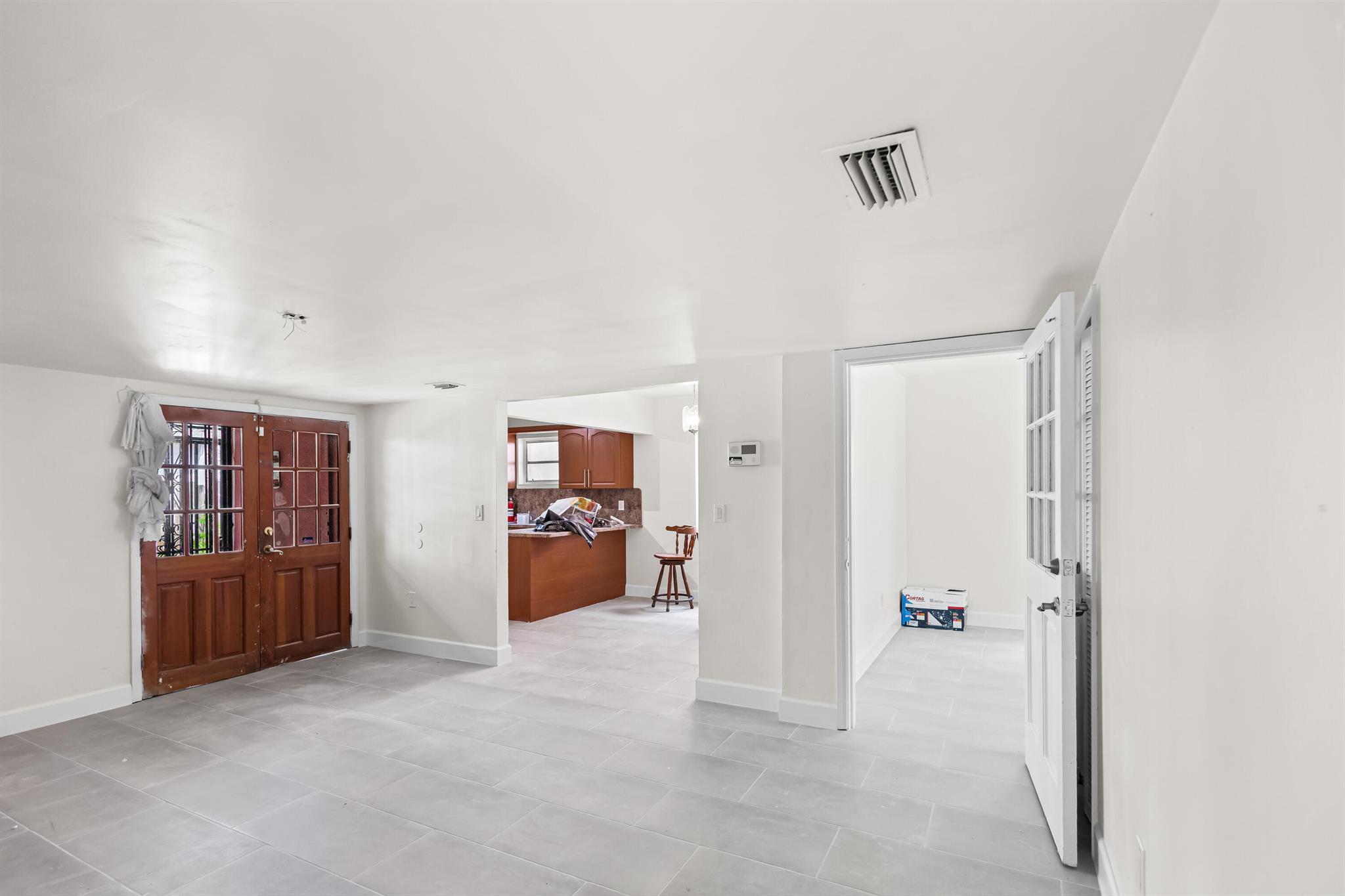 AMD PLAT VENICE HEIGHTS - Residential Lease