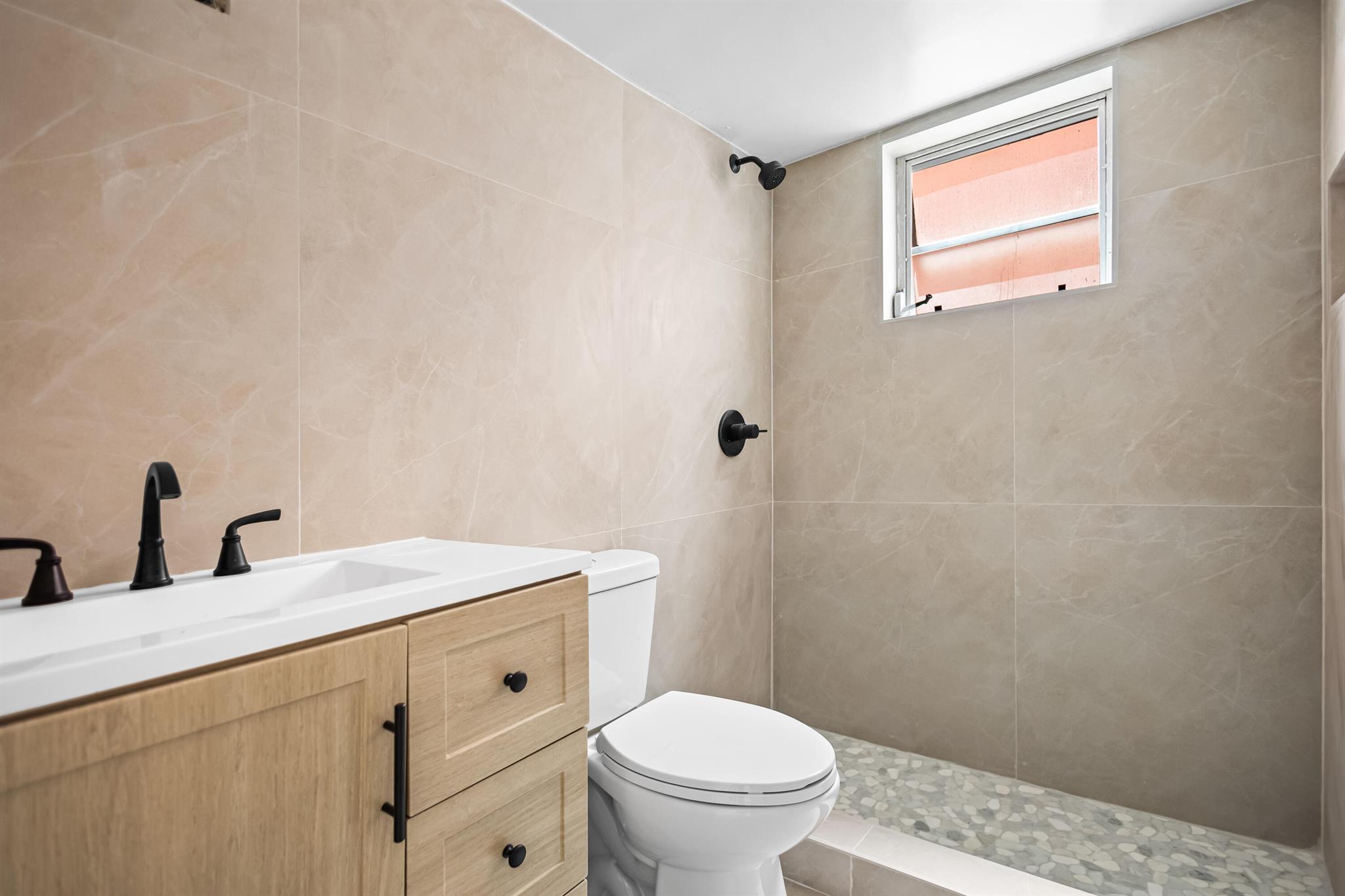 AMD PLAT VENICE HEIGHTS - Residential Lease