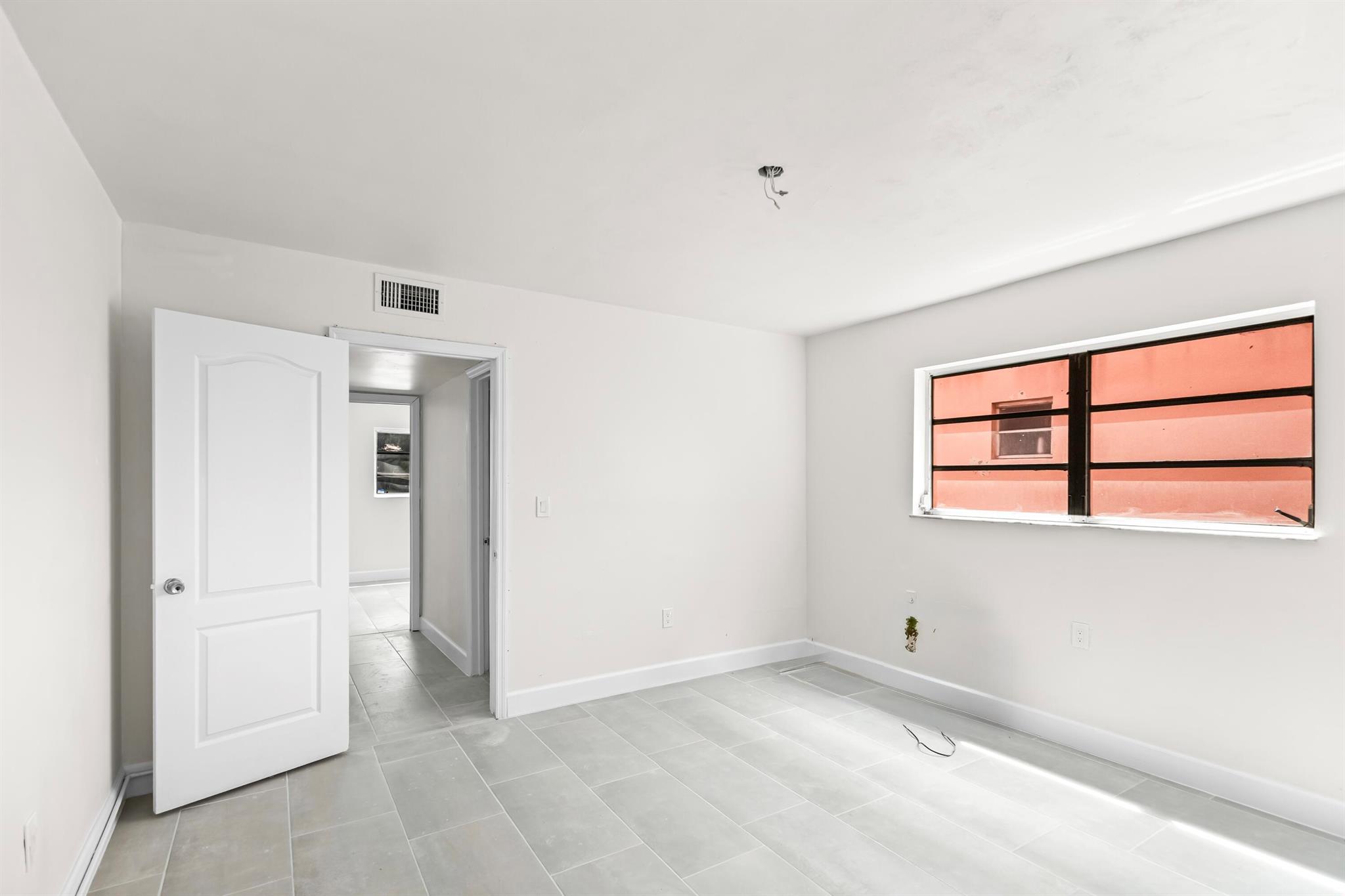 AMD PLAT VENICE HEIGHTS - Residential Lease