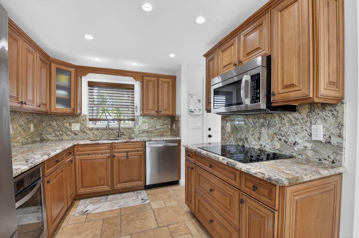 711 NE Harbour Terrace 3120