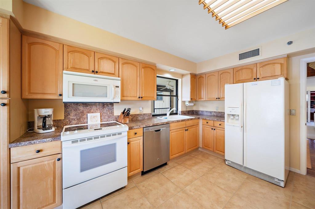 WATERBEND AT JONATHANS LANDING CONDO - Residential