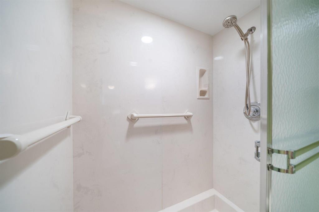 WATERBEND AT JONATHANS LANDING CONDO - Residential